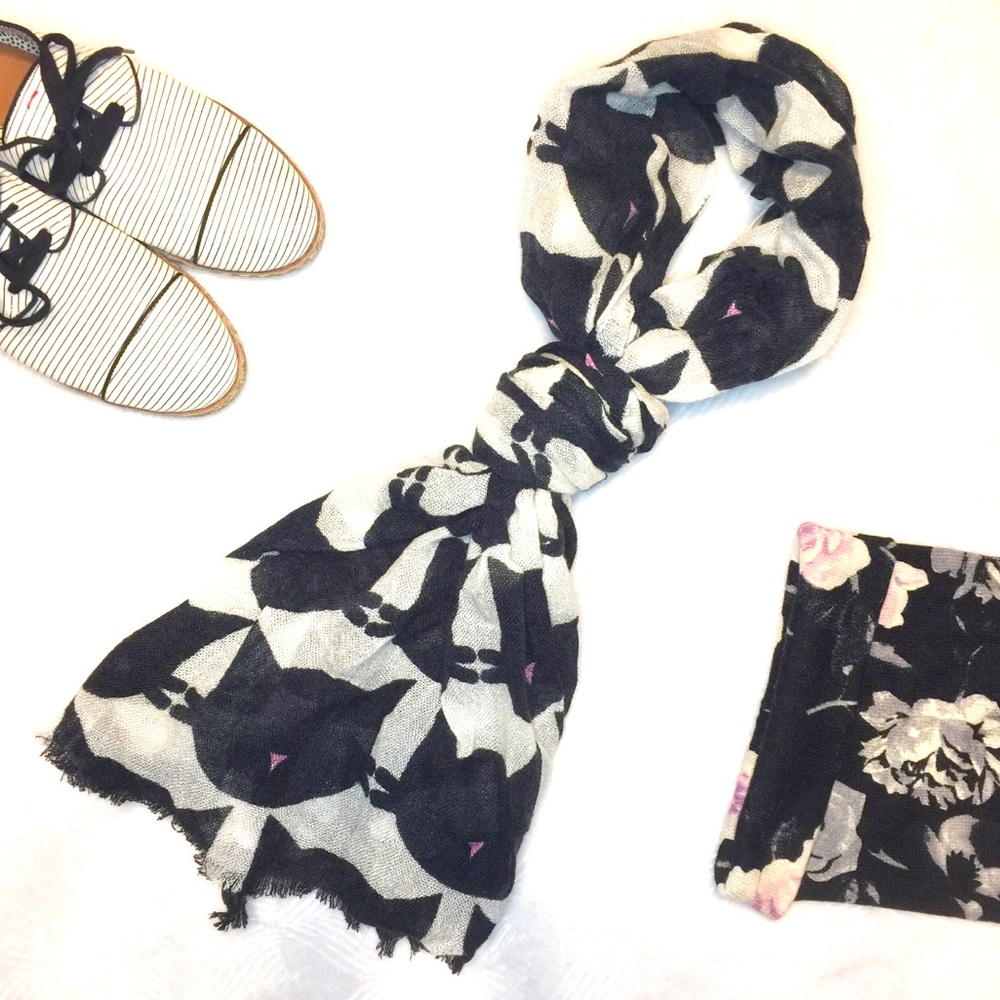 Claire’s Scarf Cat Black and White Soft